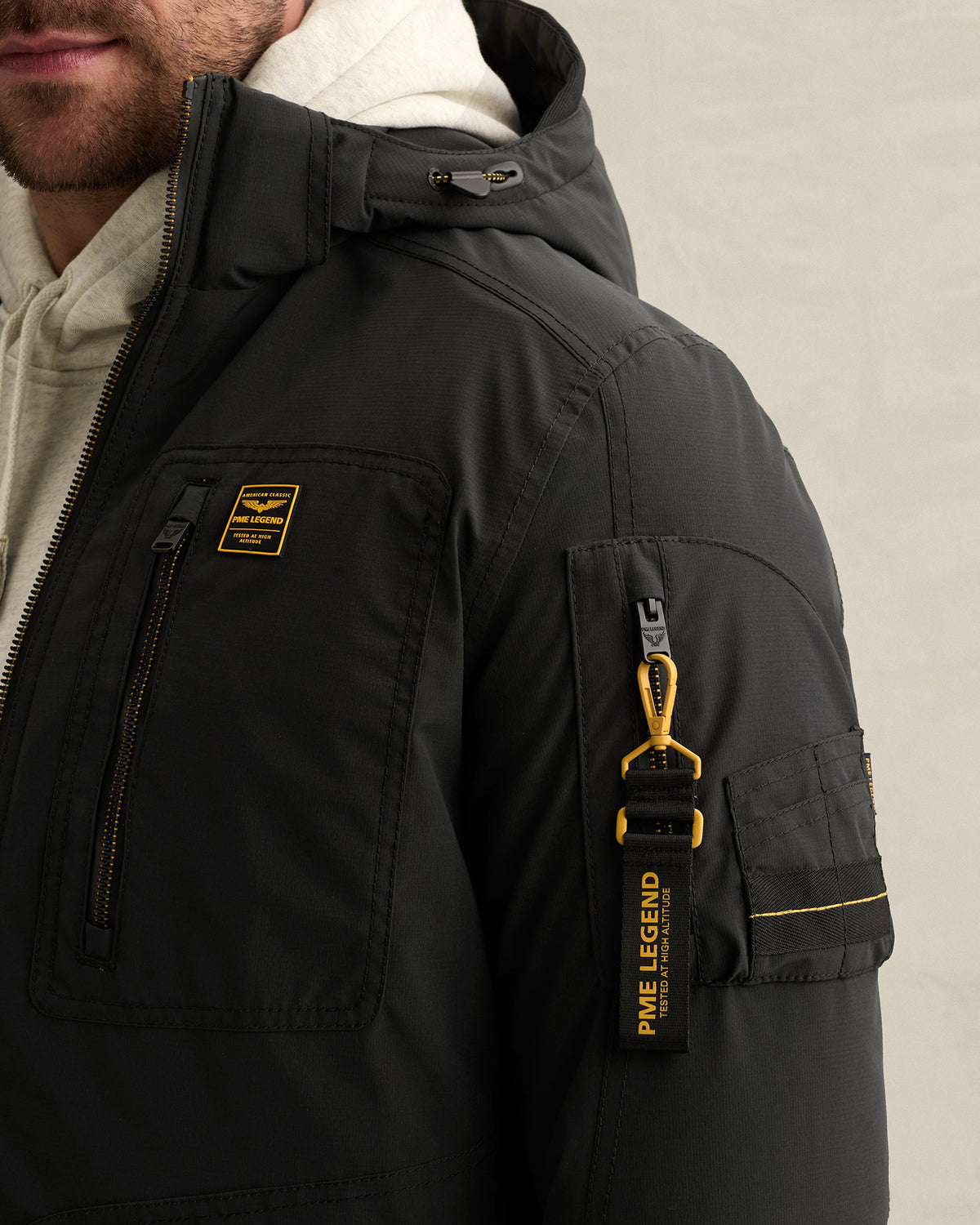 7120976